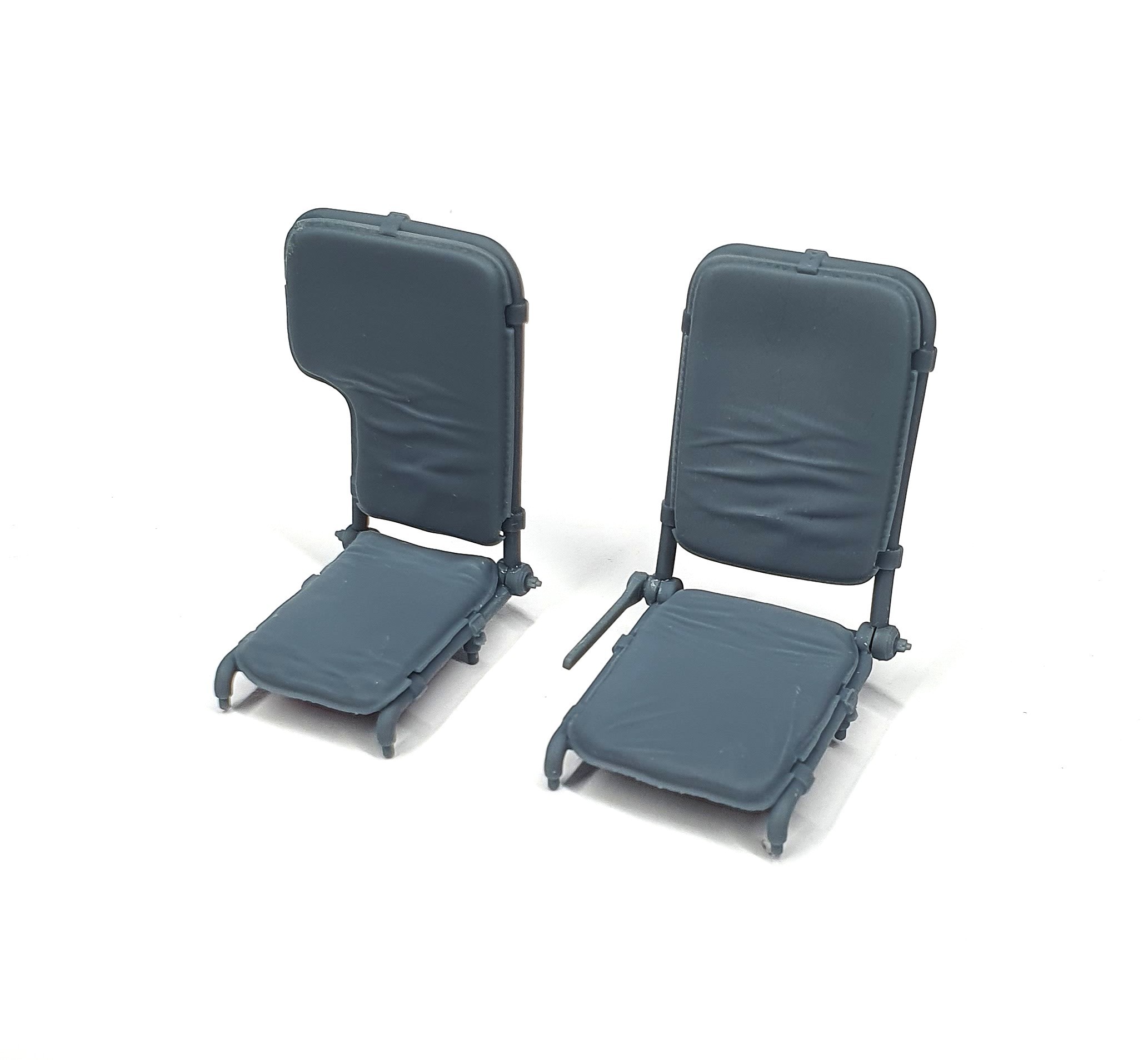 16s-055 Sd.Kfz 250 improved front seats (2 pcs)